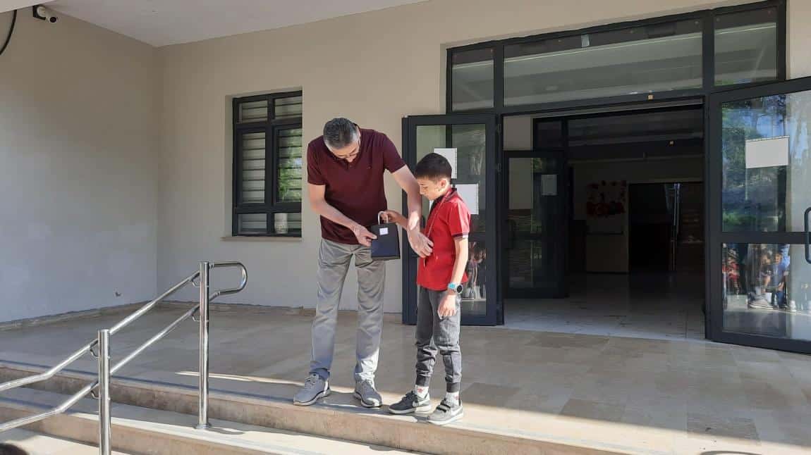 4/A SINIFI ÖĞRENCİMİZ 30KG SERBEST GÜREŞ MÜSABAKALARINDA TOKAT İL 1. OLMUŞTUR. ÖĞRENCİMİZİ TEBRİK EDİYOR BAŞARILARININ DEVAMINI DİLİYORURUZ.